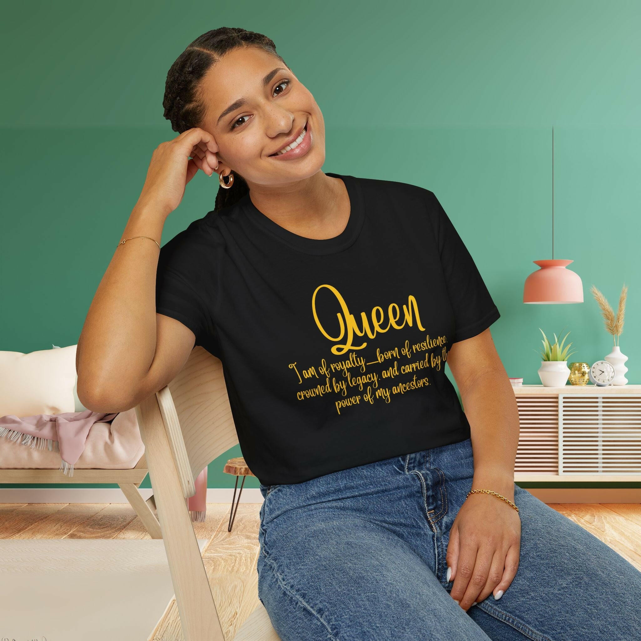 'Queen' T-Shirt - MKCM Modern Designs