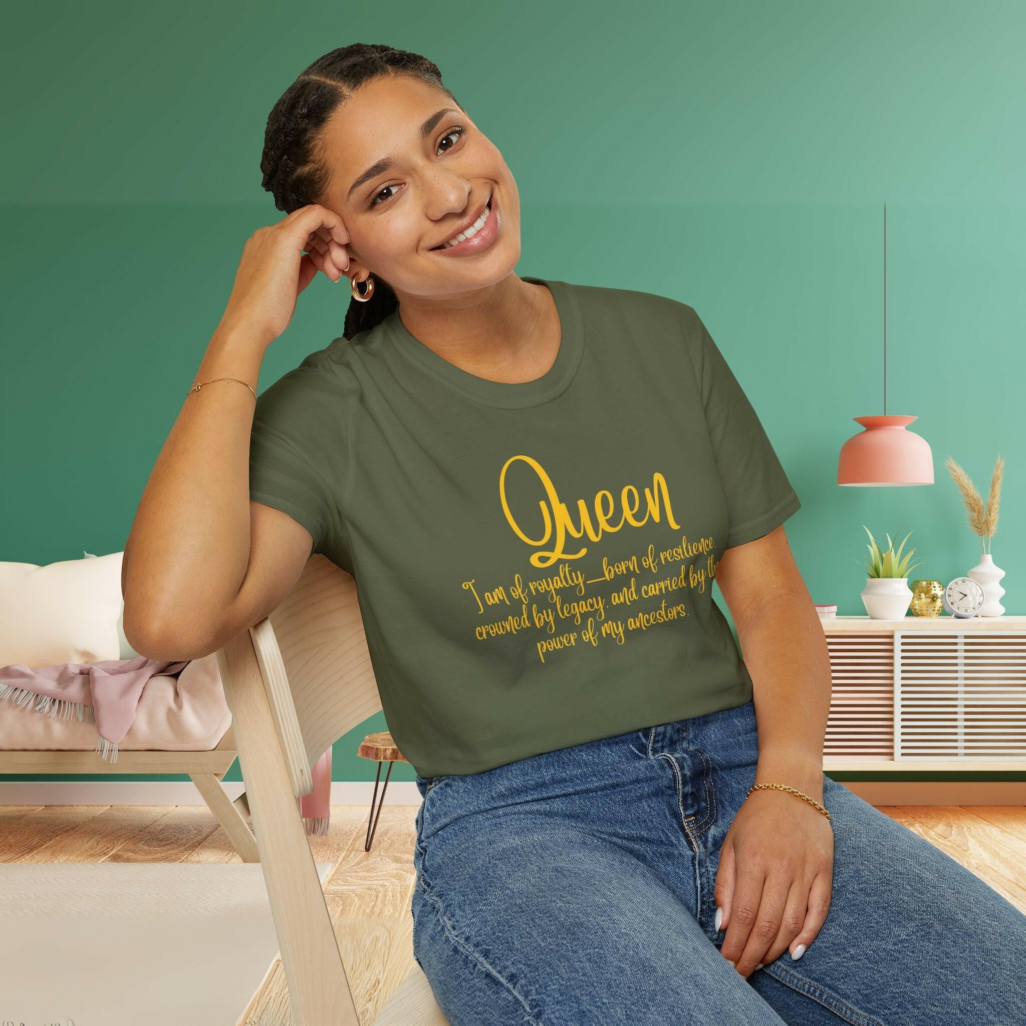 'Queen' T-Shirt - MKCM Modern Designs