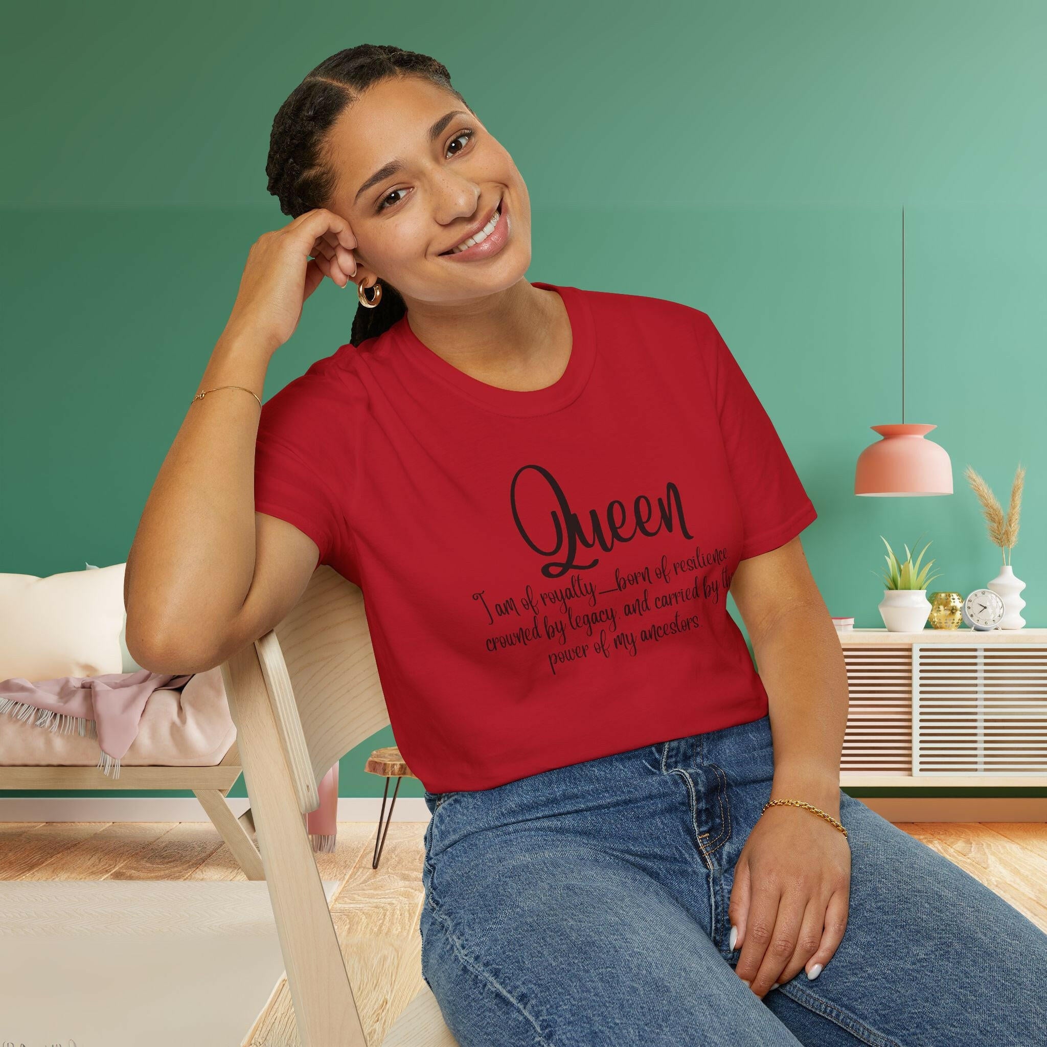 'Queen' T-Shirt - MKCM Modern Designs