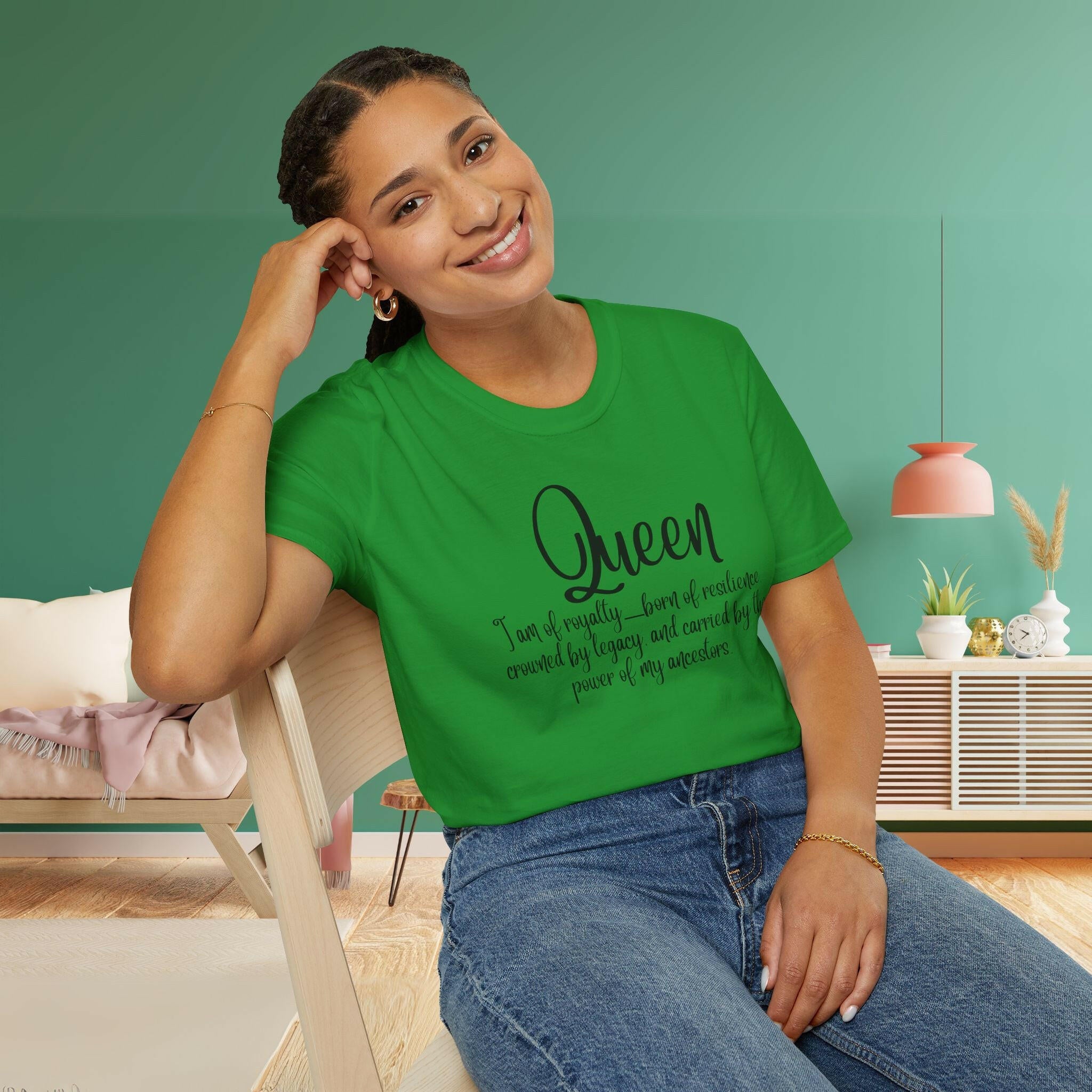 'Queen' T-Shirt - MKCM Modern Designs