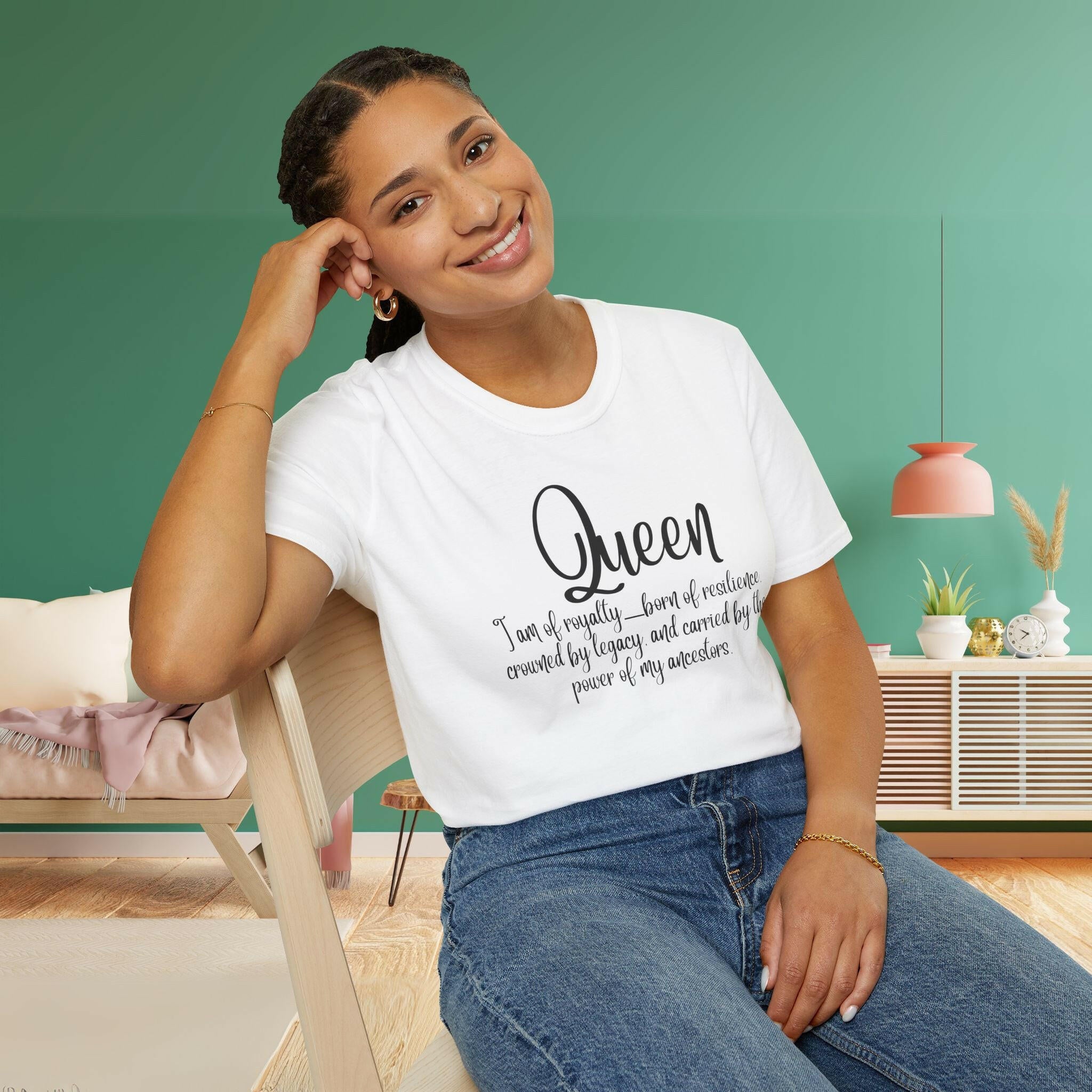 'Queen' T-Shirt - MKCM Modern Designs