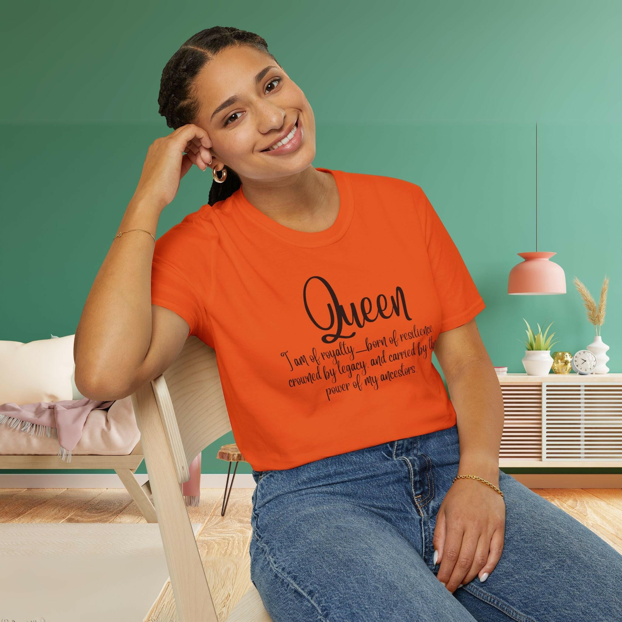 'Queen' T-Shirt - MKCM Modern Designs