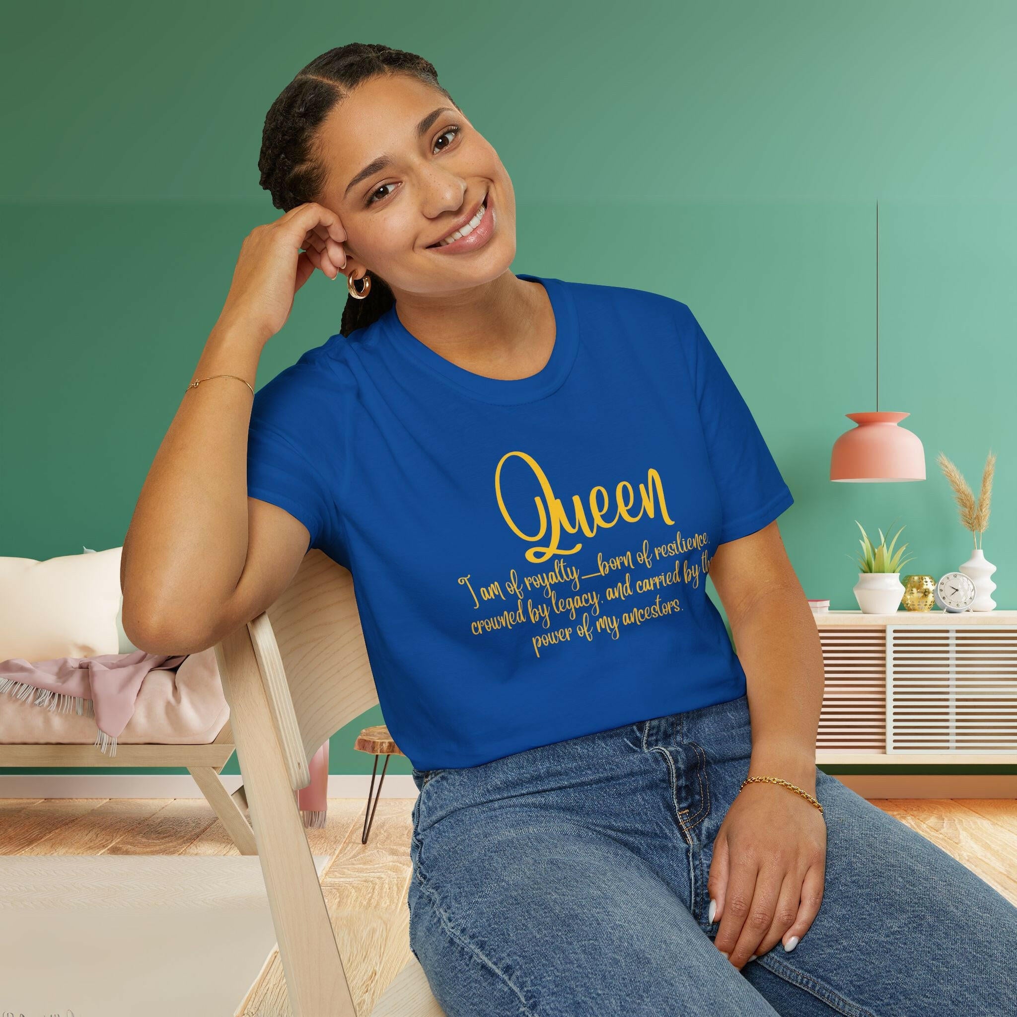 'Queen' T-Shirt - MKCM Modern Designs