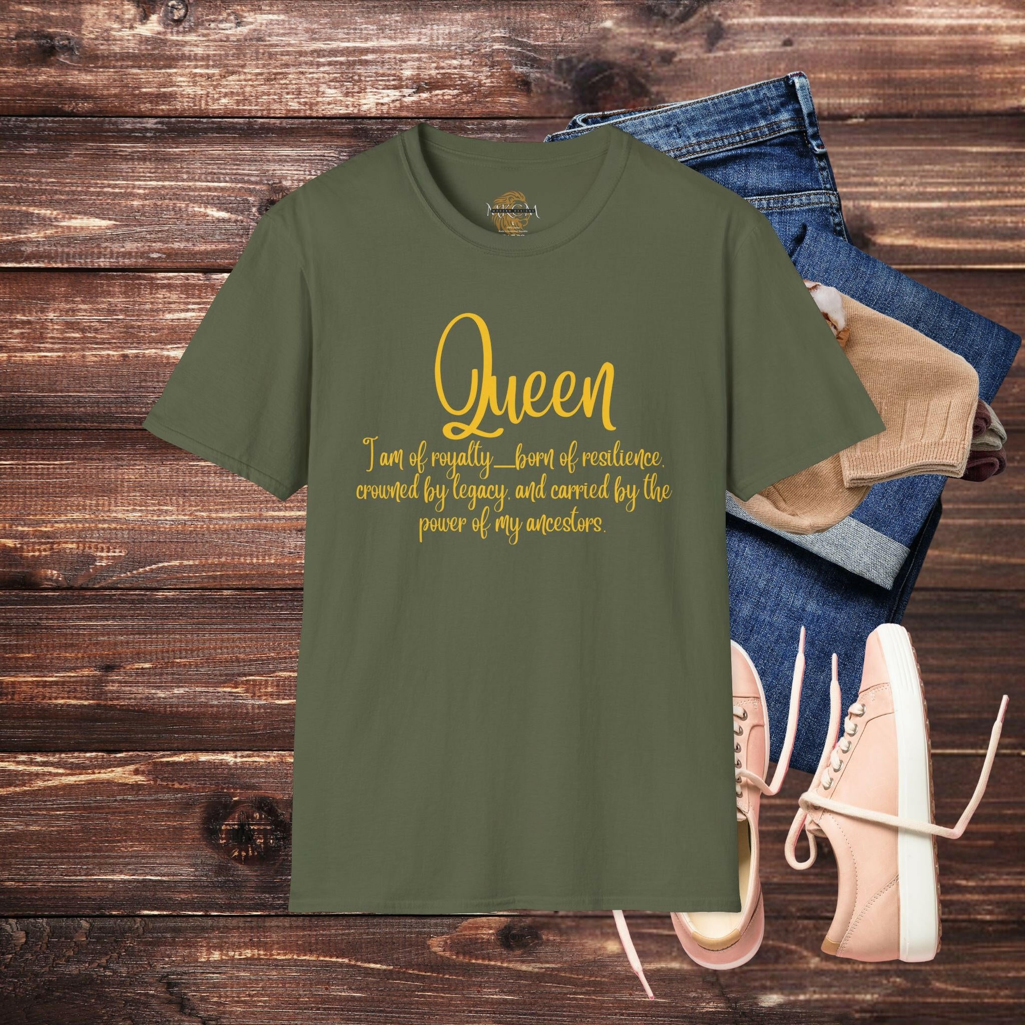 'Queen' T-Shirt - MKCM Modern Designs