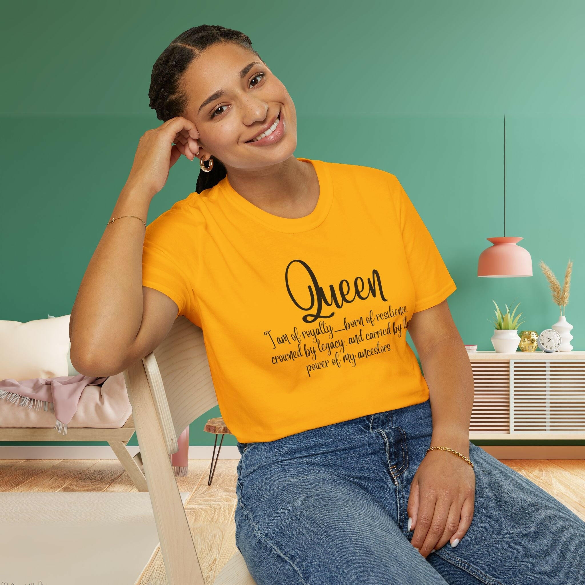 'Queen' T-Shirt - MKCM Modern Designs